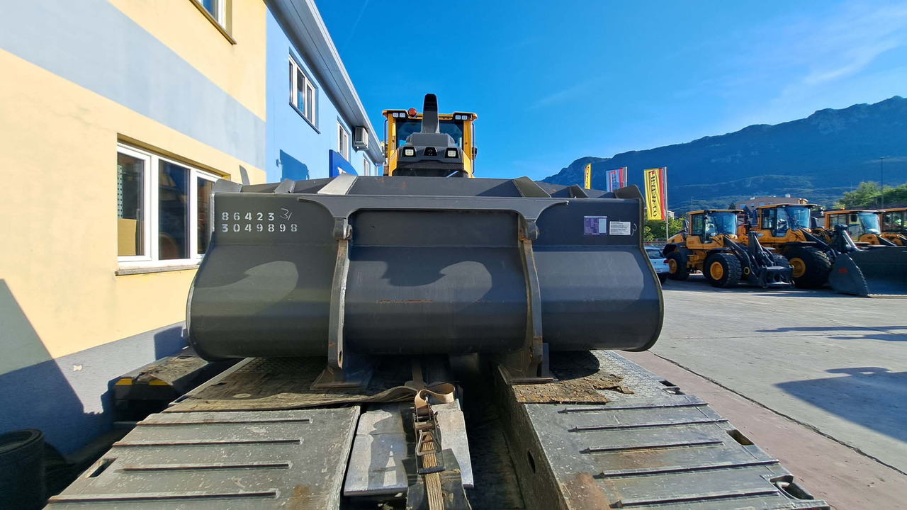 VOLVO 2500 mm for 12-15 ton wheel loaders - 로더 버킷 : 사진 3 VOLVO 2500 mm for 12-15 ton wheel loaders - 로더 버킷 : 사진 3