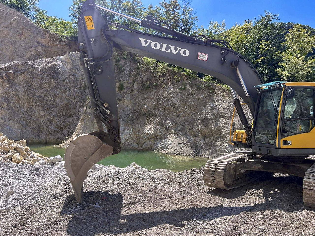 VOLVO EC220D - 크롤러 굴삭기 : 사진 2 VOLVO EC220D - 크롤러 굴삭기 : 사진 2