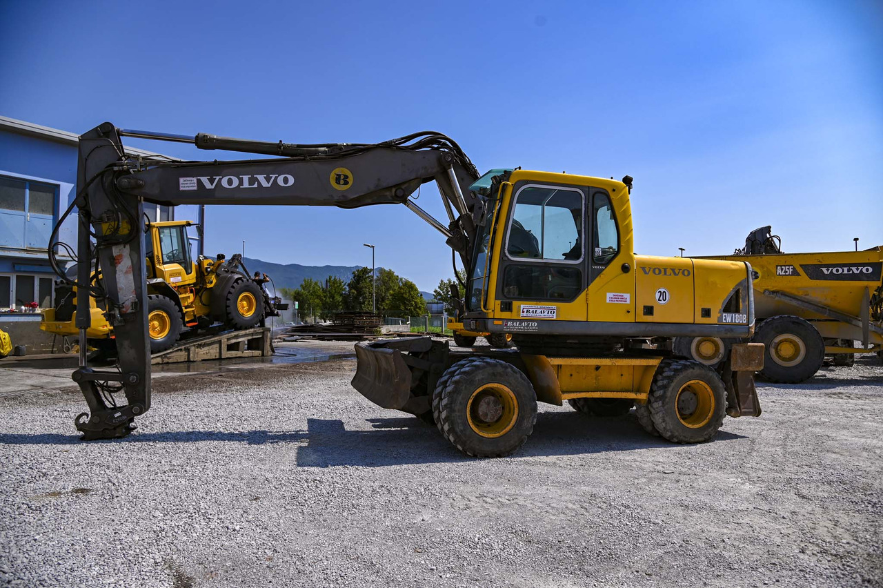 VOLVO EW180B - 휠 굴삭기 : 사진 2 VOLVO EW180B - 휠 굴삭기 : 사진 2