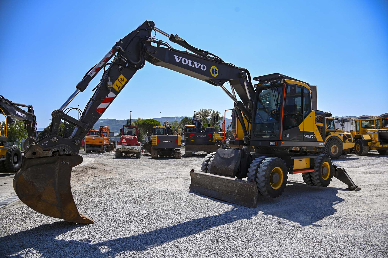 VOLVO EWR150E - 휠 굴삭기 : 사진 2 VOLVO EWR150E - 휠 굴삭기 : 사진 2