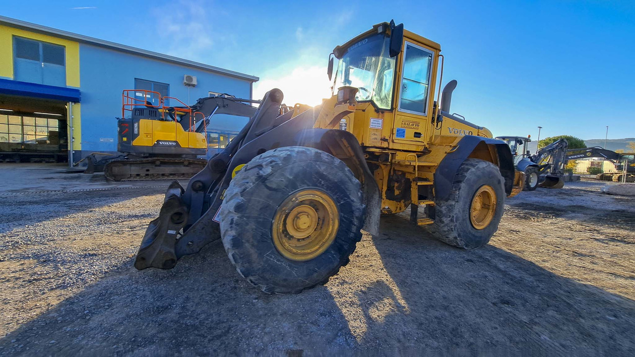 VOLVO L120E - 휠 로더 : 사진 1 VOLVO L120E - 휠 로더 : 사진 1