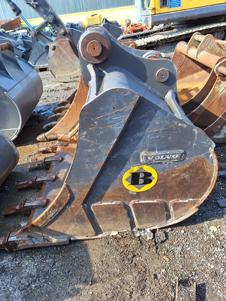 VOLVO digging bucket 1100 mm - 굴삭기 버킷 : 사진 1 VOLVO digging bucket 1100 mm - 굴삭기 버킷 : 사진 1
