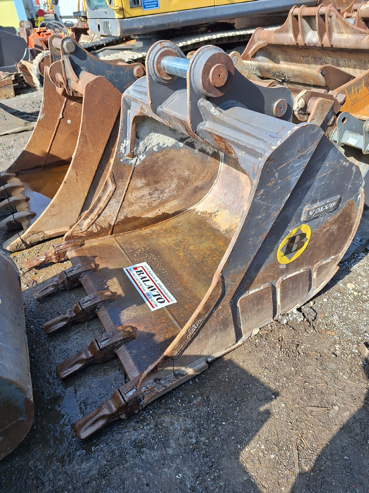 VOLVO digging bucket 1100 mm - 굴삭기 버킷 : 사진 4 VOLVO digging bucket 1100 mm - 굴삭기 버킷 : 사진 4