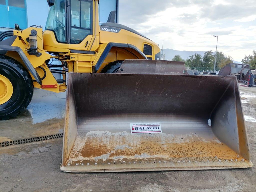 VOLVO loader bucket 2800 mm - 로더 버킷 휠 로더 용 : 사진 1 VOLVO loader bucket 2800 mm - 로더 버킷 휠 로더 용 : 사진 1