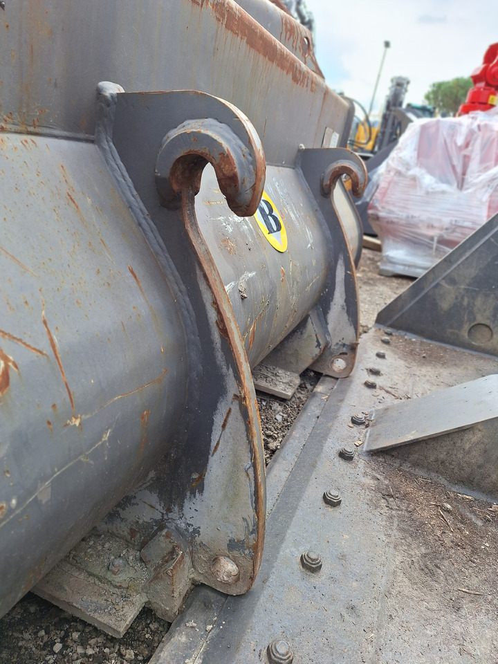 Volvo 93812 loader bucket 2300 mm BOE - 로더 버킷 : 사진 4 Volvo 93812 loader bucket 2300 mm BOE - 로더 버킷 : 사진 4