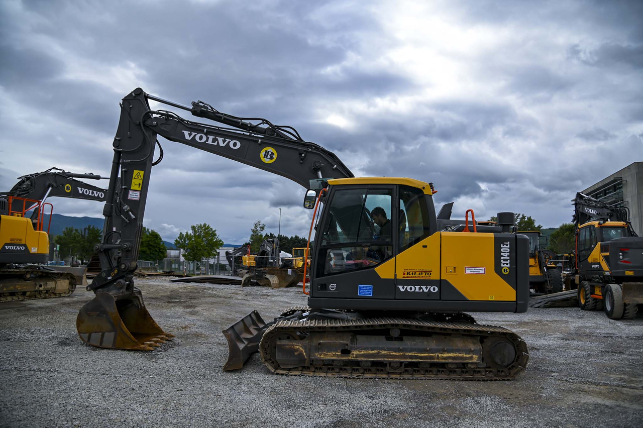 Volvo EC140E - 크롤러 굴삭기 : 사진 2 Volvo EC140E - 크롤러 굴삭기 : 사진 2