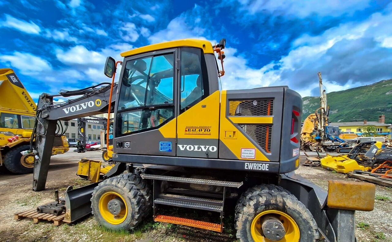 Volvo EWR150E - 휠 굴삭기 : 사진 1 Volvo EWR150E - 휠 굴삭기 : 사진 1