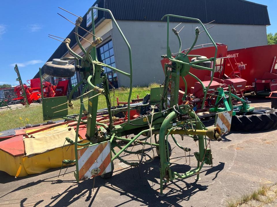 Krone KW 5.50 Wender, Heuer, Zetter hydr. Grenzstreueinrichtung - 반전기/ 레이크 : 사진 2 Krone KW 5.50 Wender, Heuer, Zetter hydr. Grenzstreueinrichtung - 반전기/ 레이크 : 사진 2