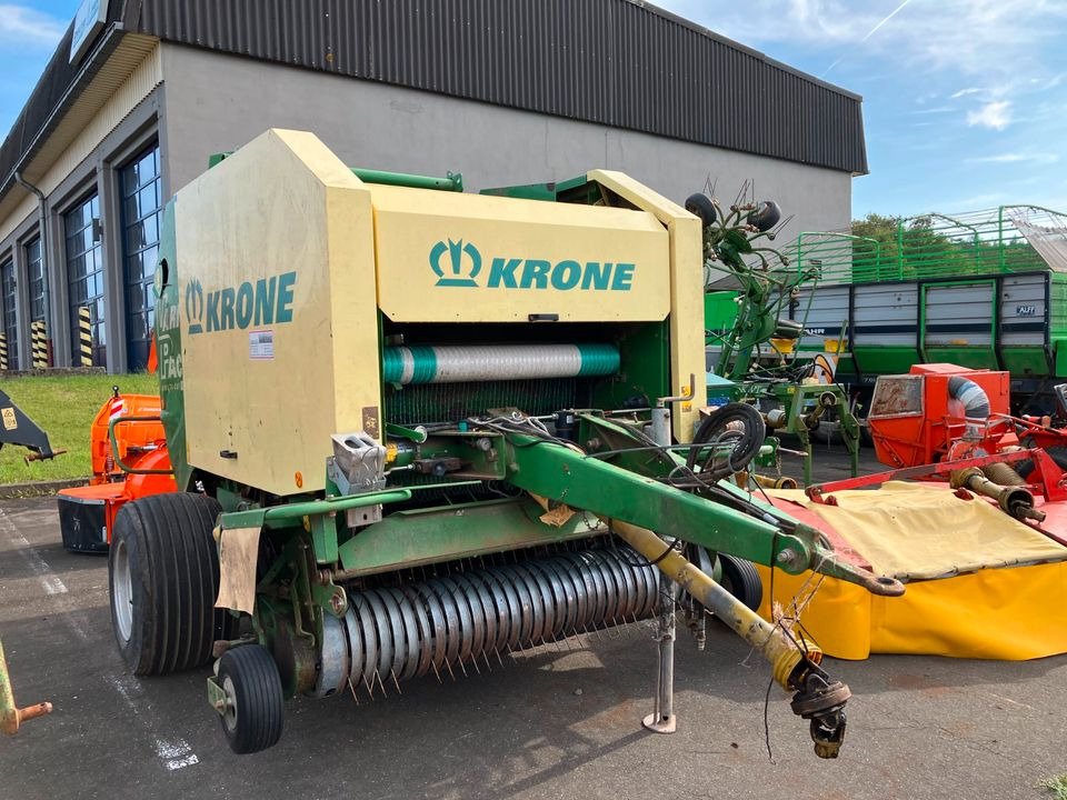 Krone Rundballenpresse VP 1500 MC Schneidwerk Netzbindung - 원형 베일러 : 사진 1 Krone Rundballenpresse VP 1500 MC Schneidwerk Netzbindung - 원형 베일러 : 사진 1