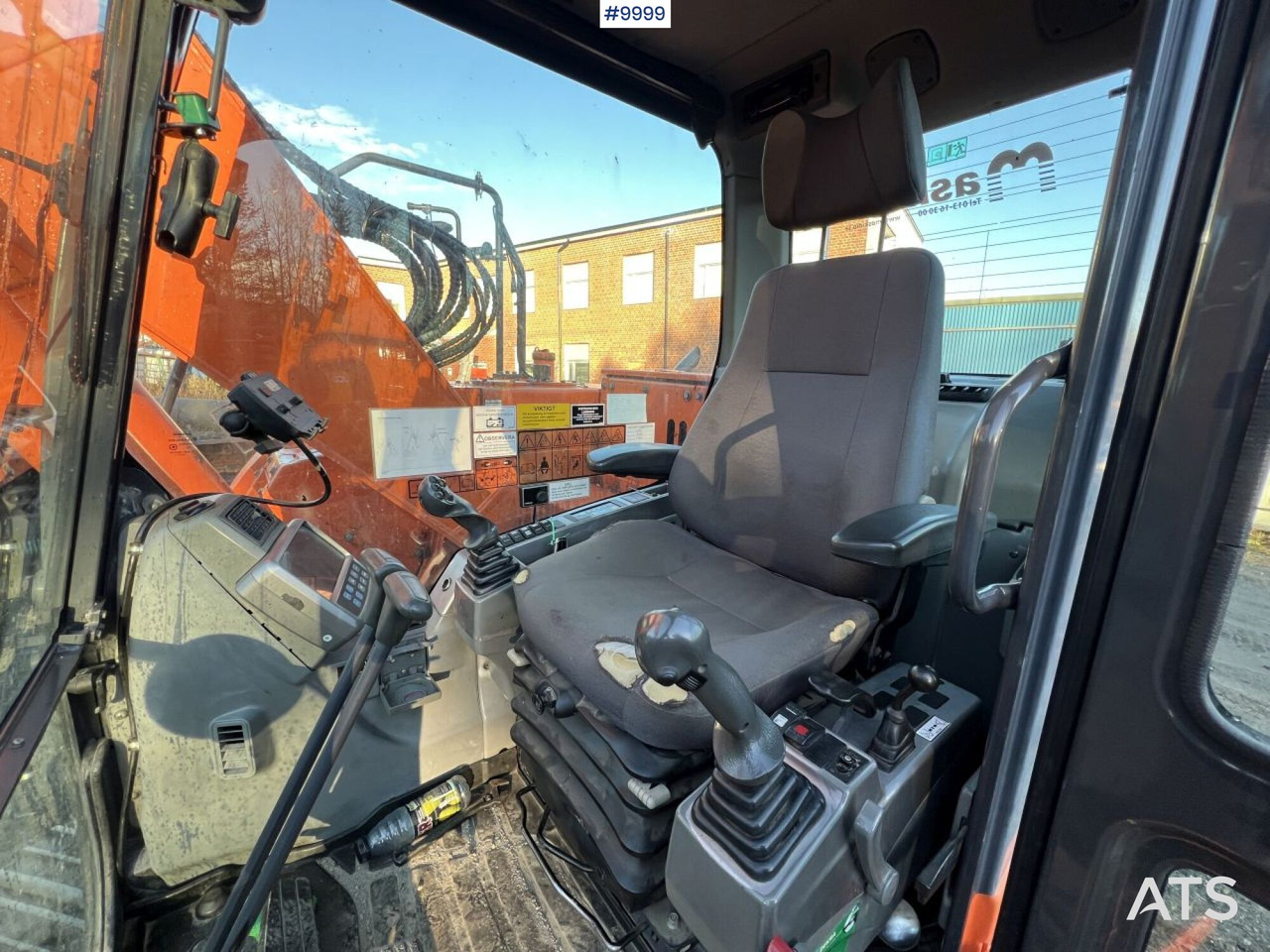 Doosan DX140LCR-3 Excavator with rotator - 크롤러 굴삭기 : 사진 4 Doosan DX140LCR-3 Excavator with rotator - 크롤러 굴삭기 : 사진 4