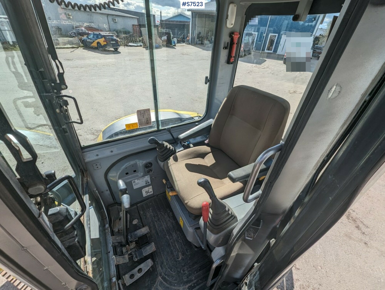 Excavator New Holland E502C with tilt bracket and bucket SEE VIDEO - 미니 굴삭기 : 사진 5 Excavator New Holland E502C with tilt bracket and bucket SEE VIDEO - 미니 굴삭기 : 사진 5