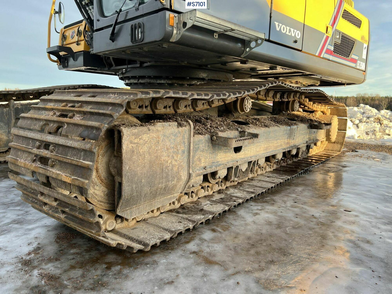 Excavator Volvo EC250DL - 크롤러 굴삭기 : 사진 5 Excavator Volvo EC250DL - 크롤러 굴삭기 : 사진 5