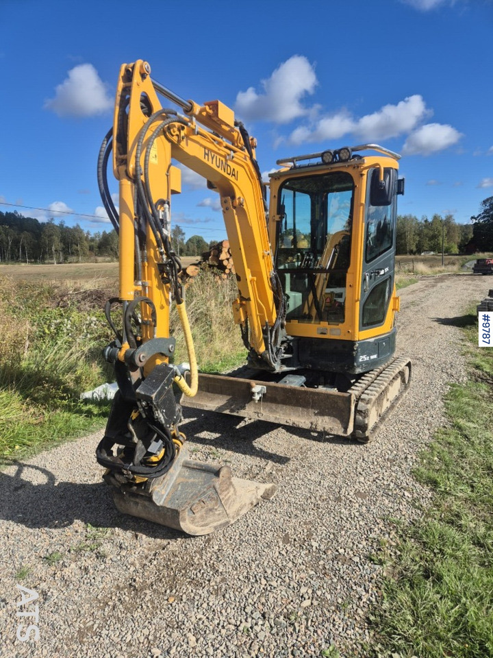 Hyundai 25Z-9AK mini excavator with tiltrotator and attachments - 미니 굴삭기 : 사진 2 Hyundai 25Z-9AK mini excavator with tiltrotator and attachments - 미니 굴삭기 : 사진 2