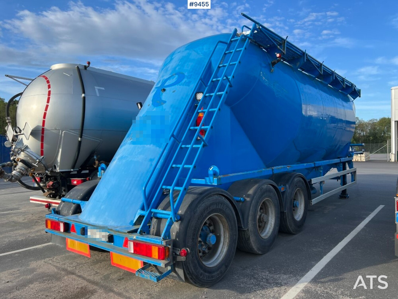 INTERCONSULT Bulk trailer - 사일로 세미 트레일러 : 사진 3 INTERCONSULT Bulk trailer - 사일로 세미 트레일러 : 사진 3