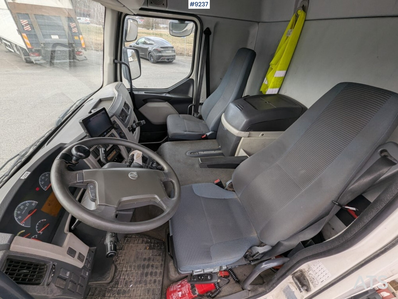Refrigerated Box truck Volvo FL 260 4X2 with tail lift (SEE VIDEO) - 냉동탑차 : 사진 5 Refrigerated Box truck Volvo FL 260 4X2 with tail lift (SEE VIDEO) - 냉동탑차 : 사진 5