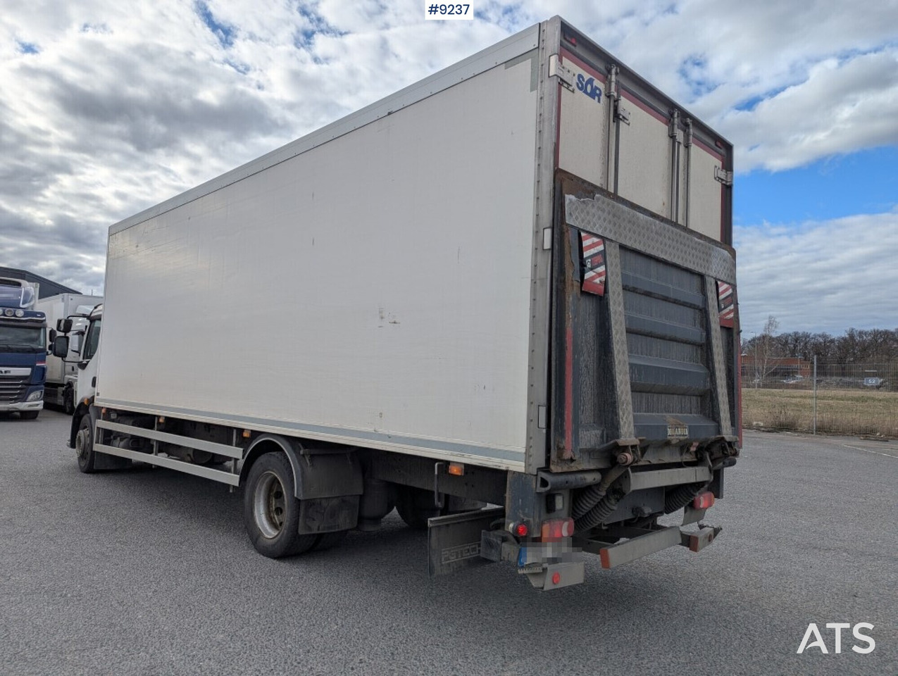 Refrigerated Box truck Volvo FL 260 4X2 with tail lift (SEE VIDEO) - 냉동탑차 : 사진 3 Refrigerated Box truck Volvo FL 260 4X2 with tail lift (SEE VIDEO) - 냉동탑차 : 사진 3