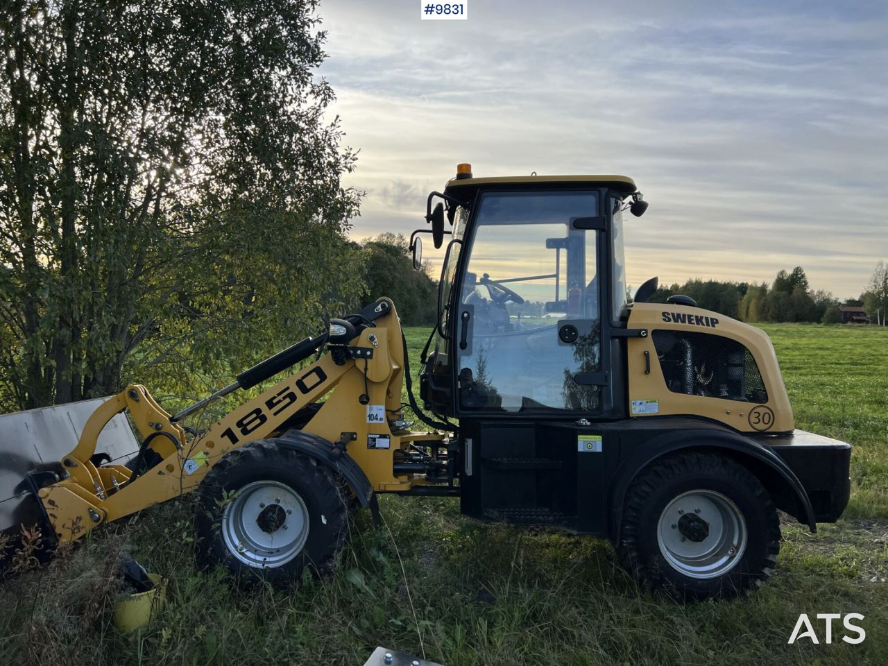 SWEKIP 1850 Wheel loader with attachments - 휠 로더 : 사진 1 SWEKIP 1850 Wheel loader with attachments - 휠 로더 : 사진 1