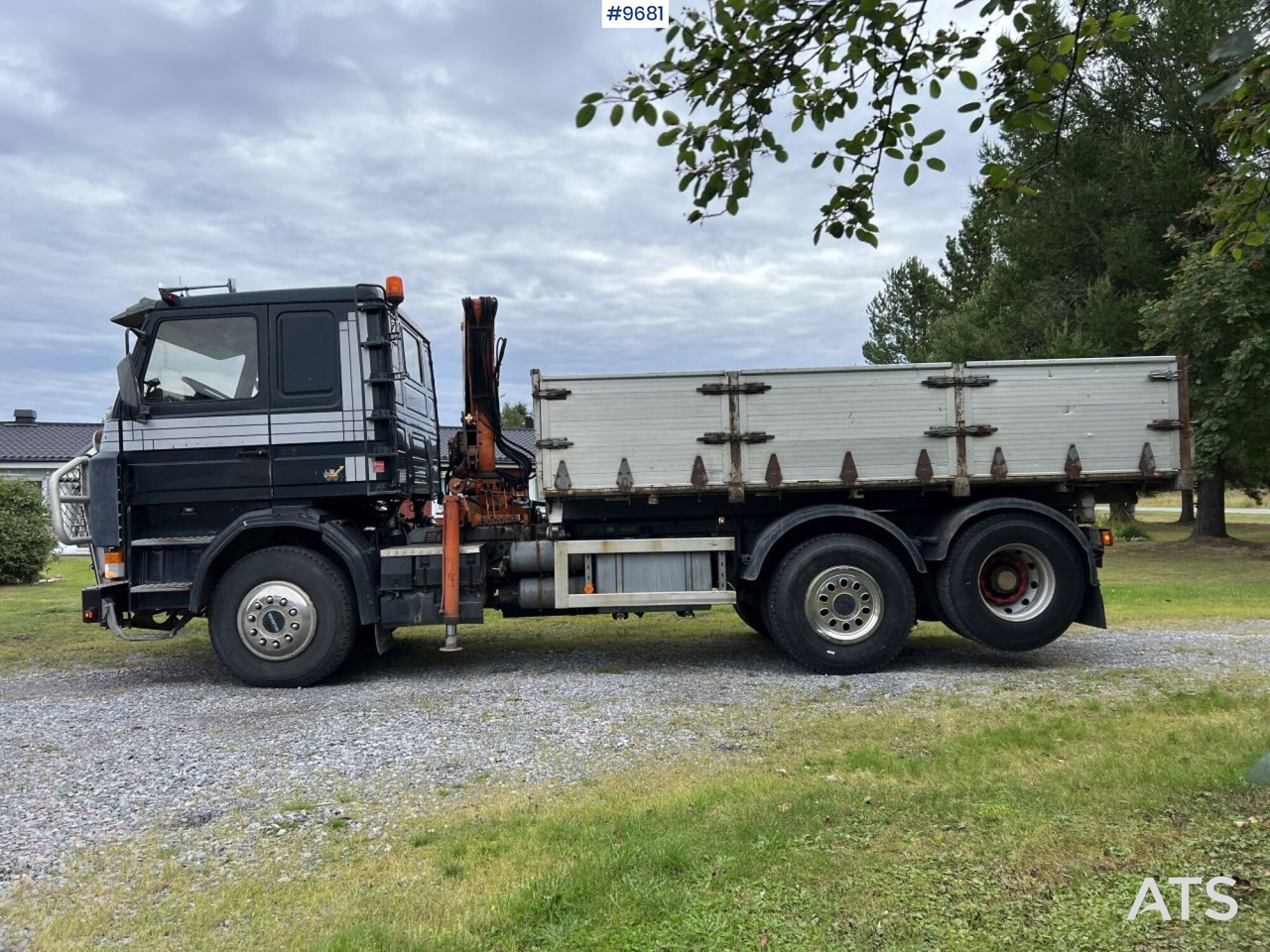 Scania R93 HL 6X2 with Hiab crane and plow mount - 드롭사이드/ 플랫베드 트럭, 크레인 트럭 : 사진 3 Scania R93 HL 6X2 with Hiab crane and plow mount - 드롭사이드/ 플랫베드 트럭, 크레인 트럭 : 사진 3