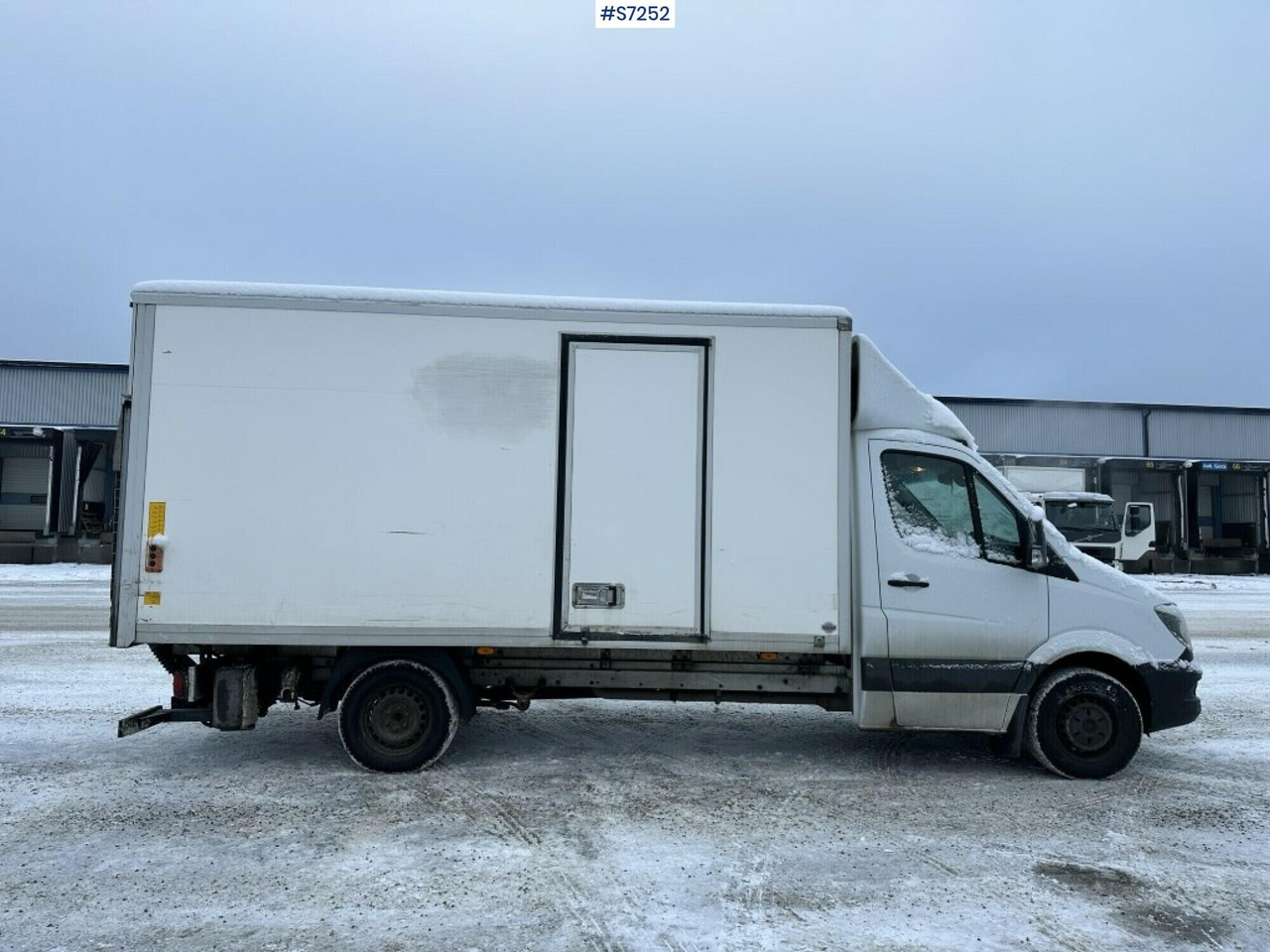 Sprinter box truck Mercedes Benz with Tailgate lift - 박스 밴 : 사진 1 Sprinter box truck Mercedes Benz with Tailgate lift - 박스 밴 : 사진 1