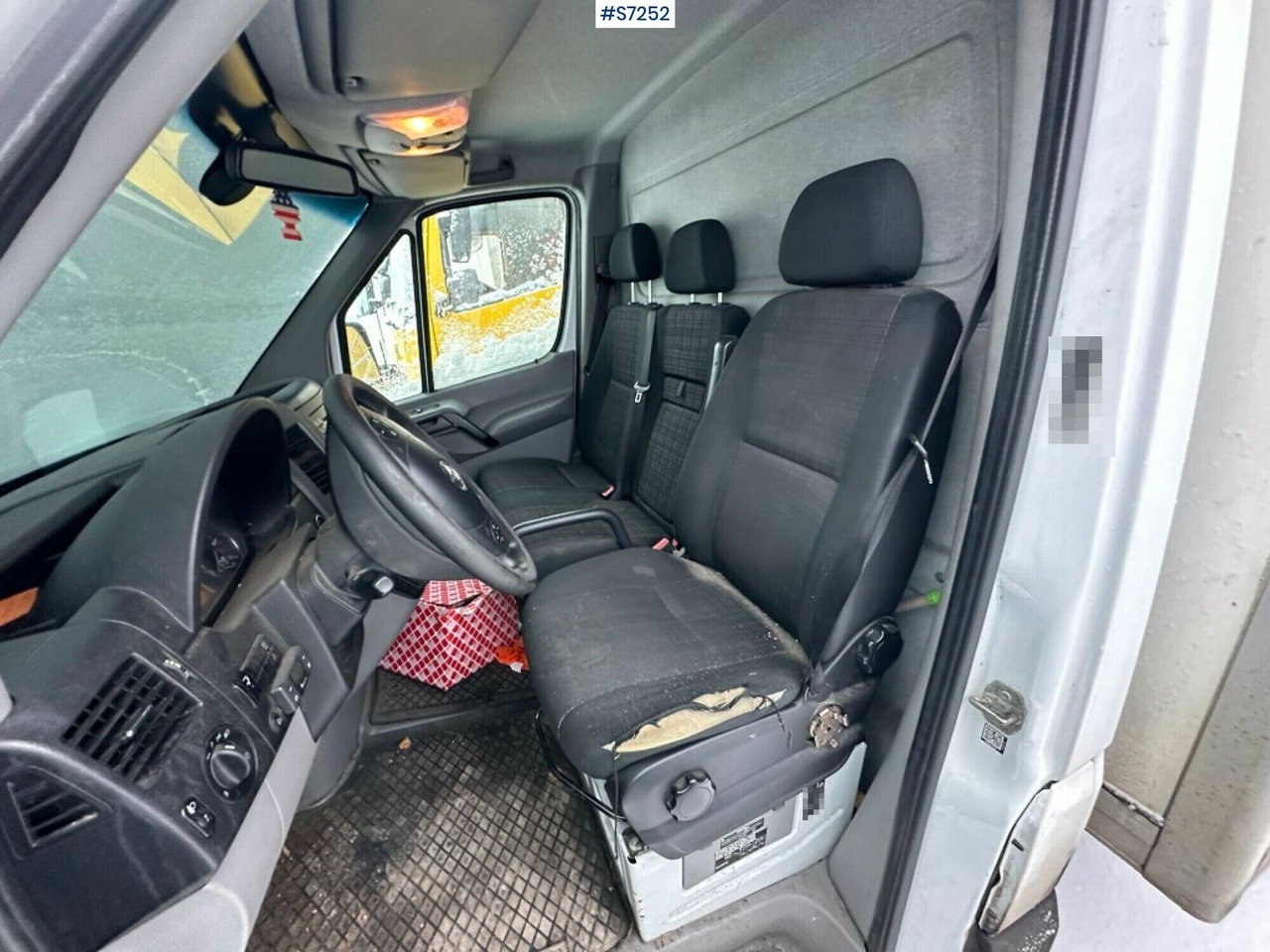 Sprinter box truck Mercedes Benz with Tailgate lift - 박스 밴 : 사진 5 Sprinter box truck Mercedes Benz with Tailgate lift - 박스 밴 : 사진 5