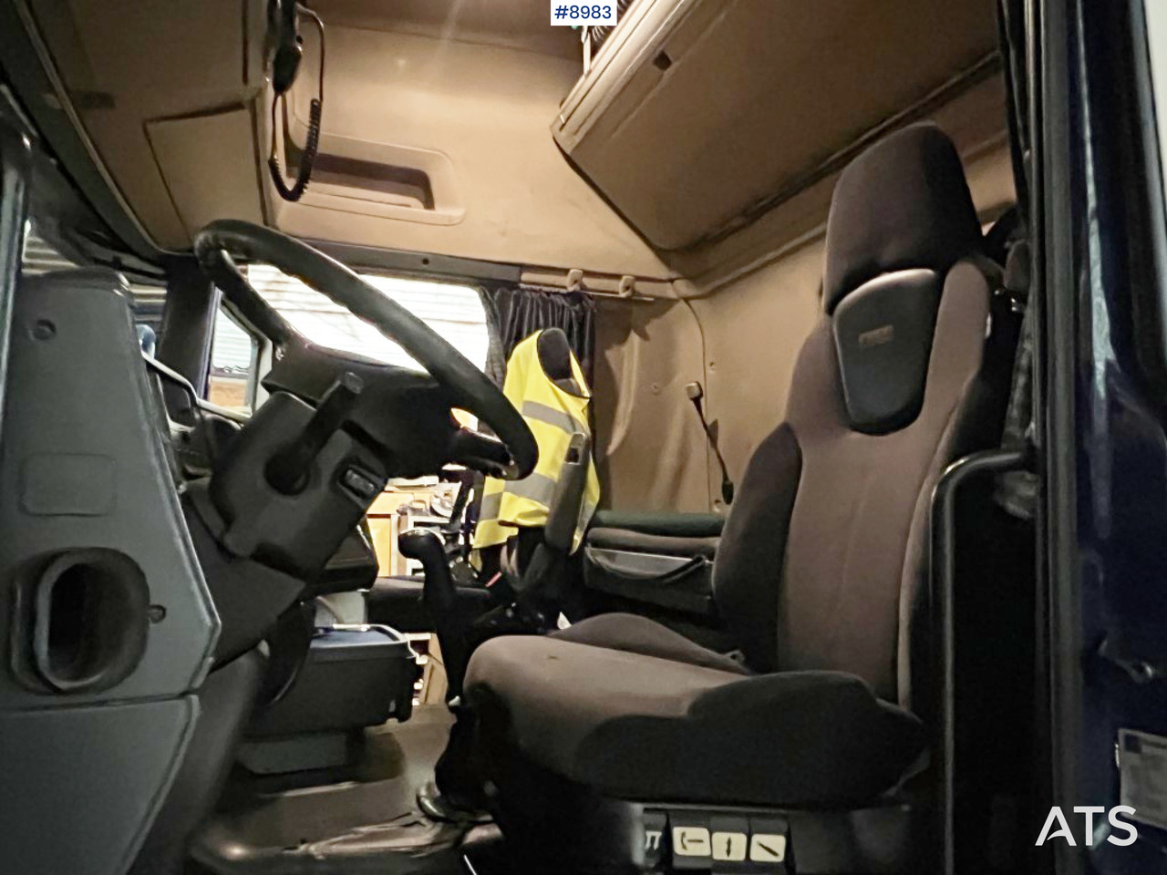 Interior photo 1: 리스  Tractor unit- SCANIA R420 LA 4X2 MNA Tractor unit- SCANIA R420 LA 4X2 MNA