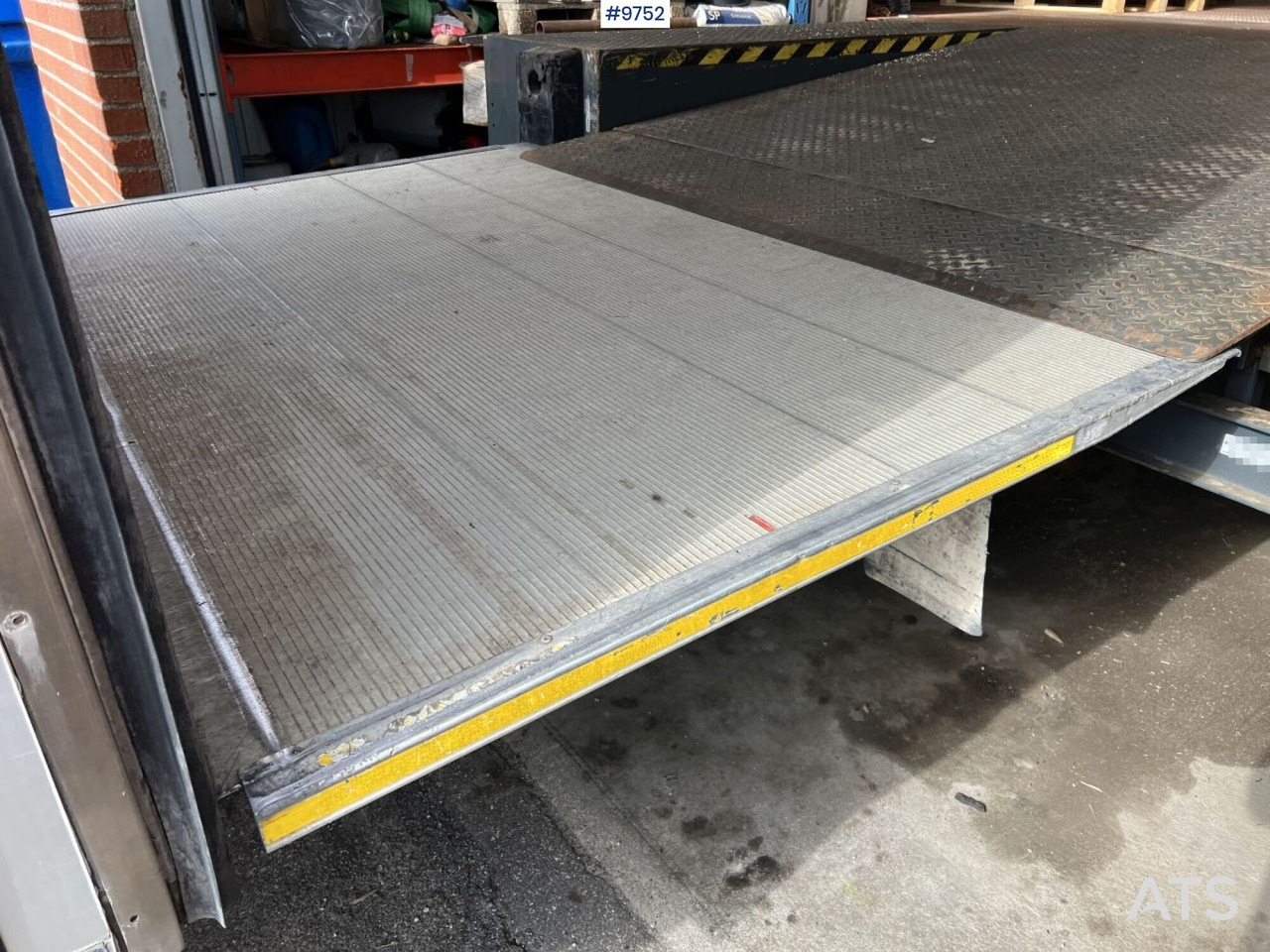 Volkswagen Crafter with tail lift - 박스 밴 : 사진 5 Volkswagen Crafter with tail lift - 박스 밴 : 사진 5