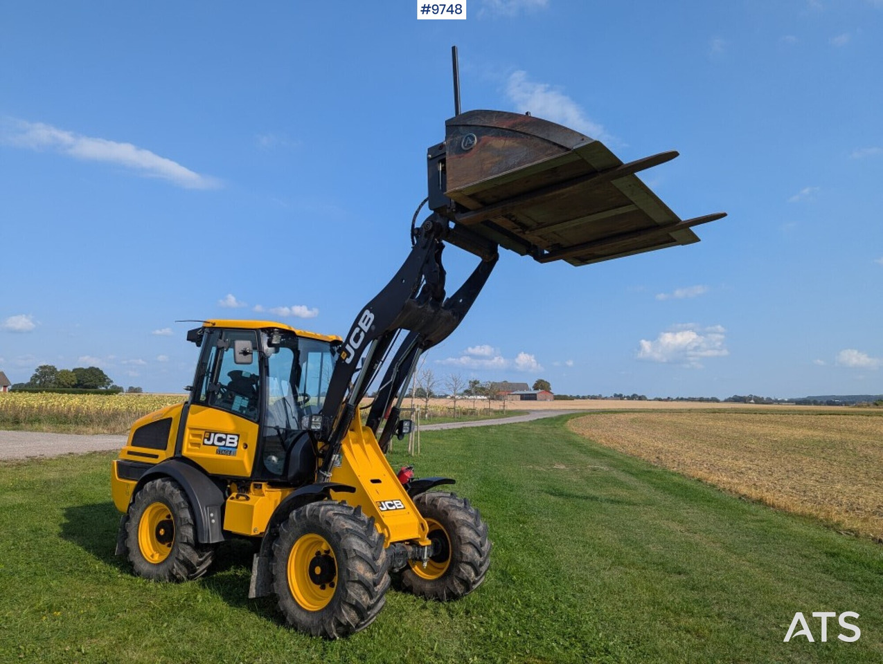 Wheel loader JCB 409 Stage V Nordic Edition 40km/h with attachments - 휠 로더 : 사진 2 Wheel loader JCB 409 Stage V Nordic Edition 40km/h with attachments - 휠 로더 : 사진 2