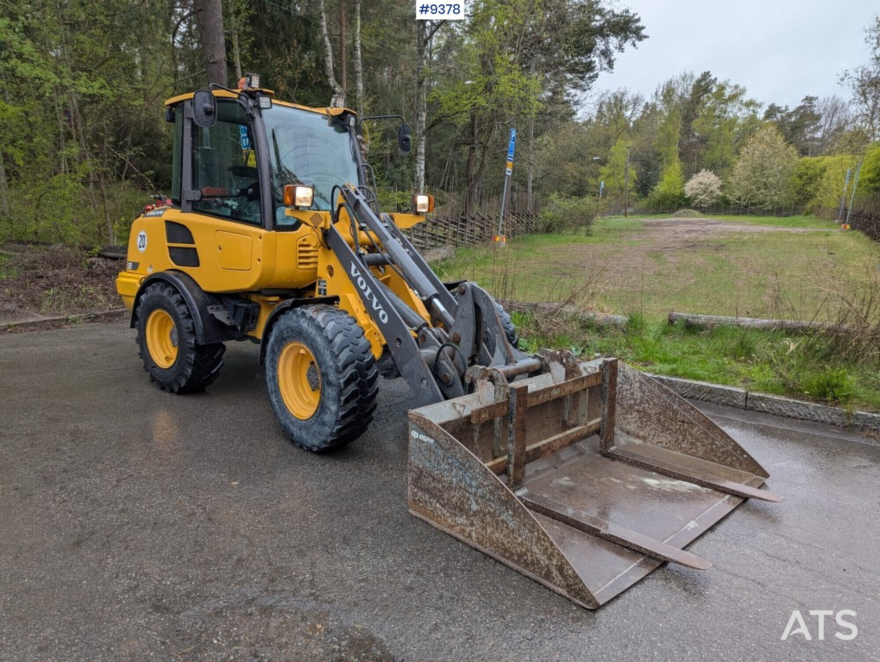Wheel loader Volvo L25F with attachments (SEE VIDEO) - 휠 로더 : 사진 1 Wheel loader Volvo L25F with attachments (SEE VIDEO) - 휠 로더 : 사진 1