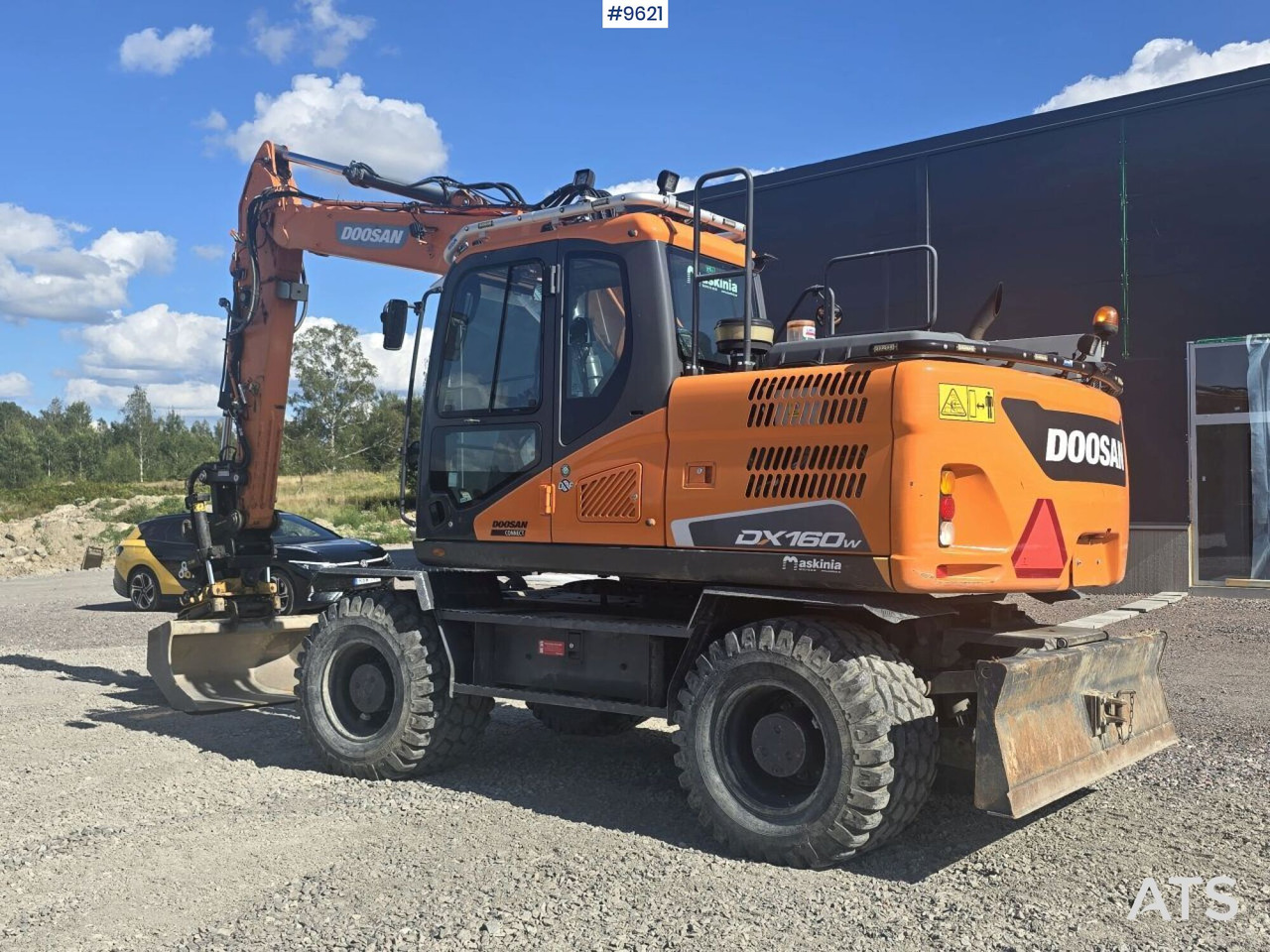 Wheeled Excavator Doosan DX160W with attachment and trailer - 휠 굴삭기 : 사진 3 Wheeled Excavator Doosan DX160W with attachment and trailer - 휠 굴삭기 : 사진 3