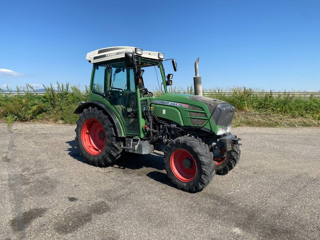 Fendt 209F Vario TMS 1er Main endommagé - 장궤형 트랙터 : 사진 3 Fendt 209F Vario TMS 1er Main endommagé - 장궤형 트랙터 : 사진 3