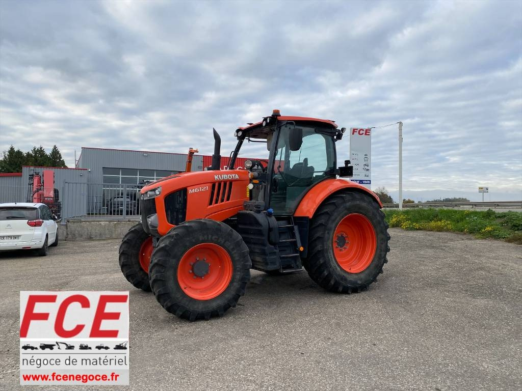 Kubota M6121 Carte Grise Française endommagé  - 장궤형 트랙터 : 사진 1 Kubota M6121 Carte Grise Française endommagé  - 장궤형 트랙터 : 사진 1