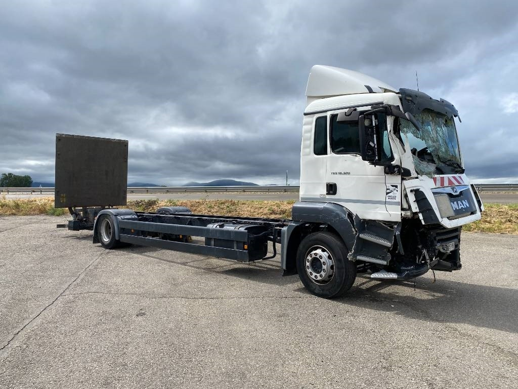 MAN TGS 18.320 *VENDU SANS MOTEUR NI BOITE DE VITESSE* - 캡 새시 트럭 : 사진 3 MAN TGS 18.320 *VENDU SANS MOTEUR NI BOITE DE VITESSE* - 캡 새시 트럭 : 사진 3
