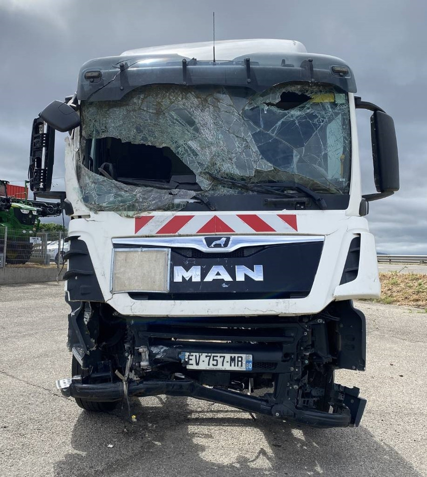 MAN TGS 18.320 *VENDU SANS MOTEUR NI BOITE DE VITESSE* - 캡 새시 트럭 : 사진 2 MAN TGS 18.320 *VENDU SANS MOTEUR NI BOITE DE VITESSE* - 캡 새시 트럭 : 사진 2