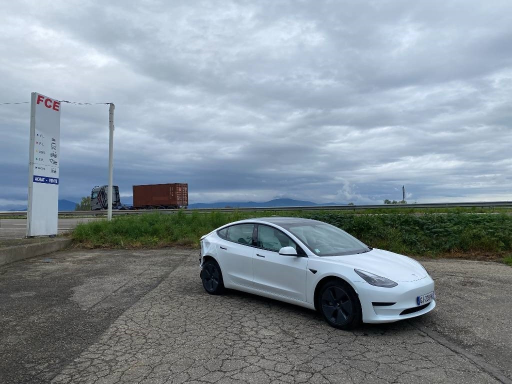 Tesla MODEL 3 5YJ3 - Rwd-Carte Grise Française endommagé - 차량 : 사진 3 Tesla MODEL 3 5YJ3 - Rwd-Carte Grise Française endommagé - 차량 : 사진 3