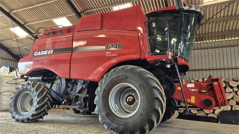 Case IH Axial Flow 6140 Axial Flow 6140 X-flow - 목초수확기 : 사진 1 Case IH Axial Flow 6140 Axial Flow 6140 X-flow - 목초수확기 : 사진 1