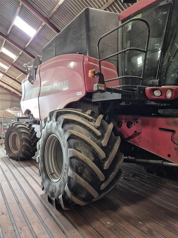 Case IH Axial-Flow 8010 MacDon skærebord - 목초수확기 : 사진 1 Case IH Axial-Flow 8010 MacDon skærebord - 목초수확기 : 사진 1