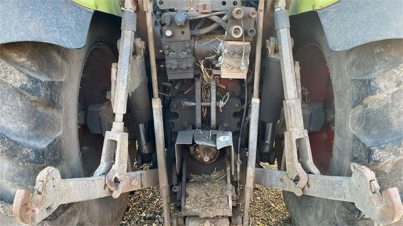 Claas AXION 830 CEBIS - 장궤형 트랙터 : 사진 4 Claas AXION 830 CEBIS - 장궤형 트랙터 : 사진 4