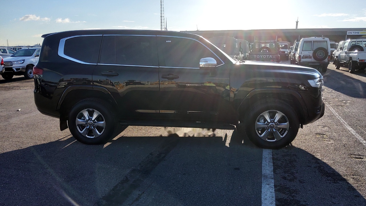 Toyota Land Cruiser 300 V6 VX 7 SEATERS / PLACES 3.5L Petrol Automatic VXVHO - 차량 : 사진 3 Toyota Land Cruiser 300 V6 VX 7 SEATERS / PLACES 3.5L Petrol Automatic VXVHO - 차량 : 사진 3