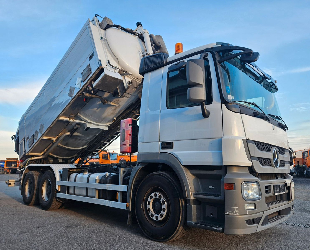 Mercedes-Benz ACTROS 2641 HOLZMANN Tankreiniger Saug-Druck ADR - 진공 흡입 트럭 : 사진 5 Mercedes-Benz ACTROS 2641 HOLZMANN Tankreiniger Saug-Druck ADR - 진공 흡입 트럭 : 사진 5