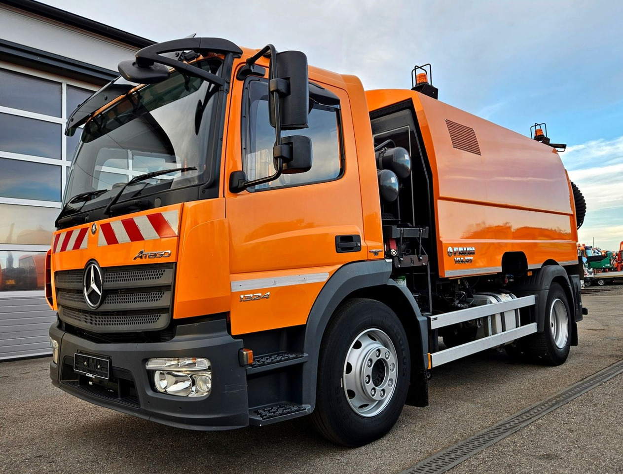 Mercedes-Benz Atego 1324 Euro6 FAUN Viajet 6 Aufbaumotor - 거리 청소 차량 : 사진 4 Mercedes-Benz Atego 1324 Euro6 FAUN Viajet 6 Aufbaumotor - 거리 청소 차량 : 사진 4