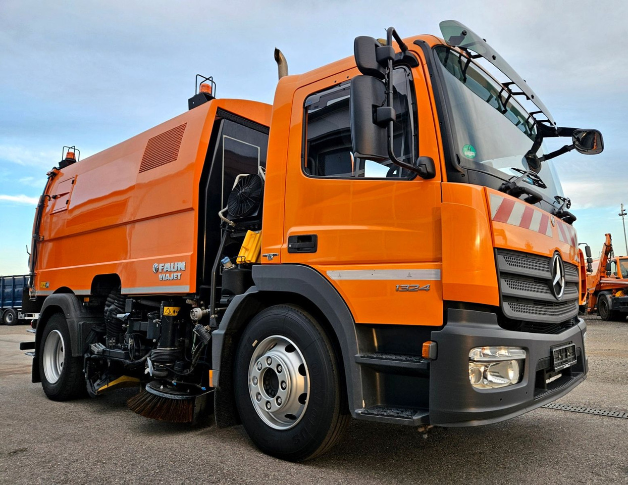 Mercedes-Benz Atego 1324 Euro6 FAUN Viajet 6 Aufbaumotor - 거리 청소 차량 : 사진 1 Mercedes-Benz Atego 1324 Euro6 FAUN Viajet 6 Aufbaumotor - 거리 청소 차량 : 사진 1