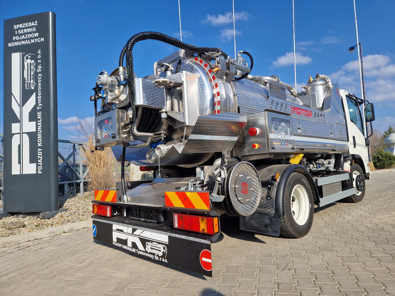 ISUZU - 진공 흡입 트럭 : 사진 2 ISUZU - 진공 흡입 트럭 : 사진 2