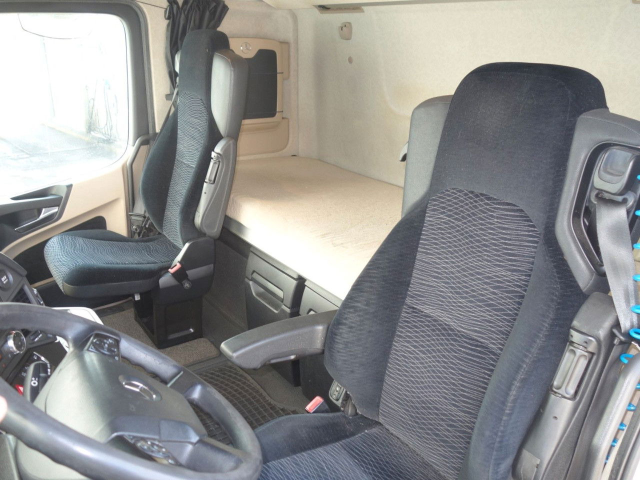 트랙터 유닛 Mercedes-Benz 1845 Lsnrl, Giga Space : 사진 12