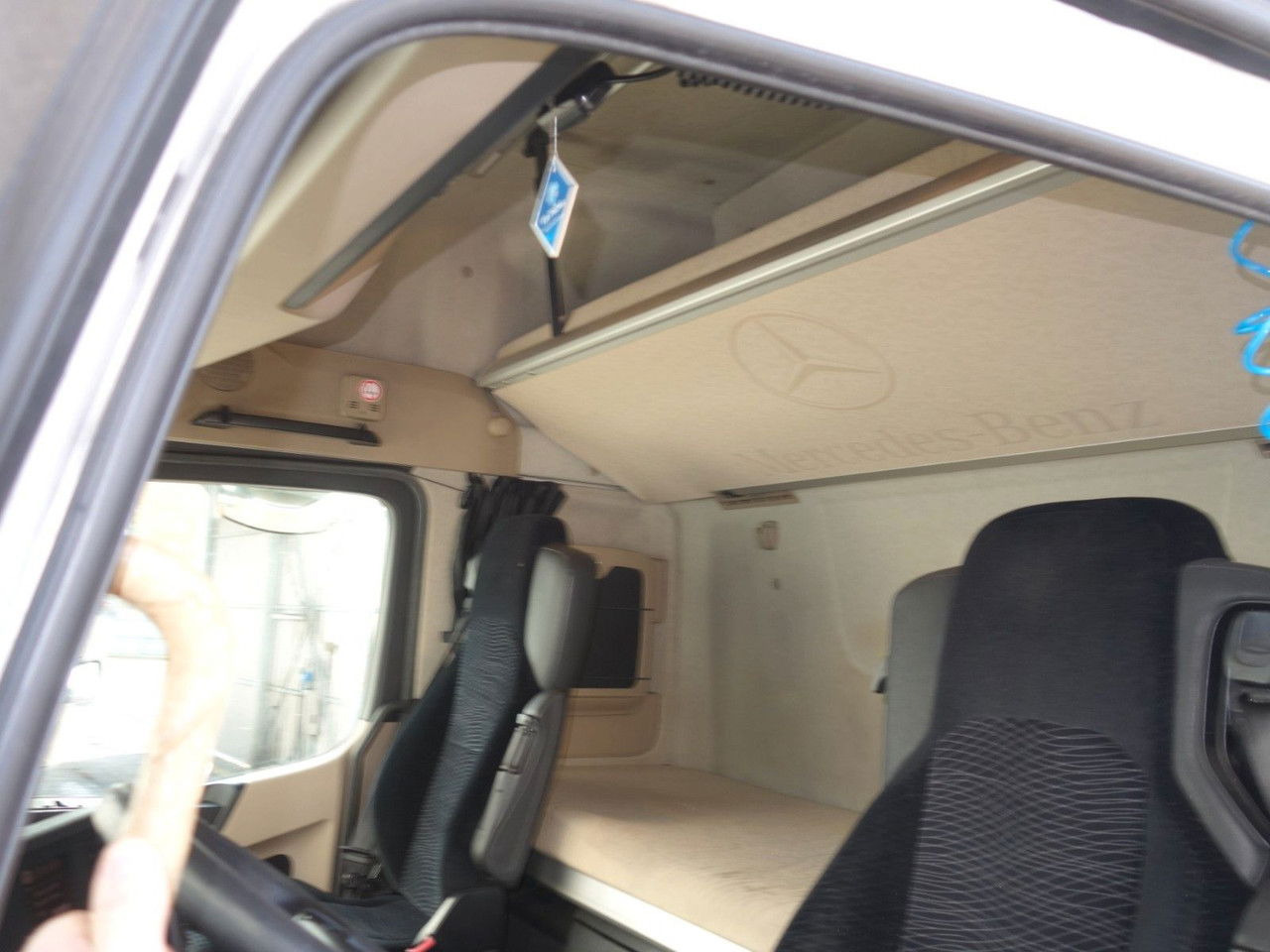 트랙터 유닛 Mercedes-Benz 1845 Lsnrl, Giga Space : 사진 11