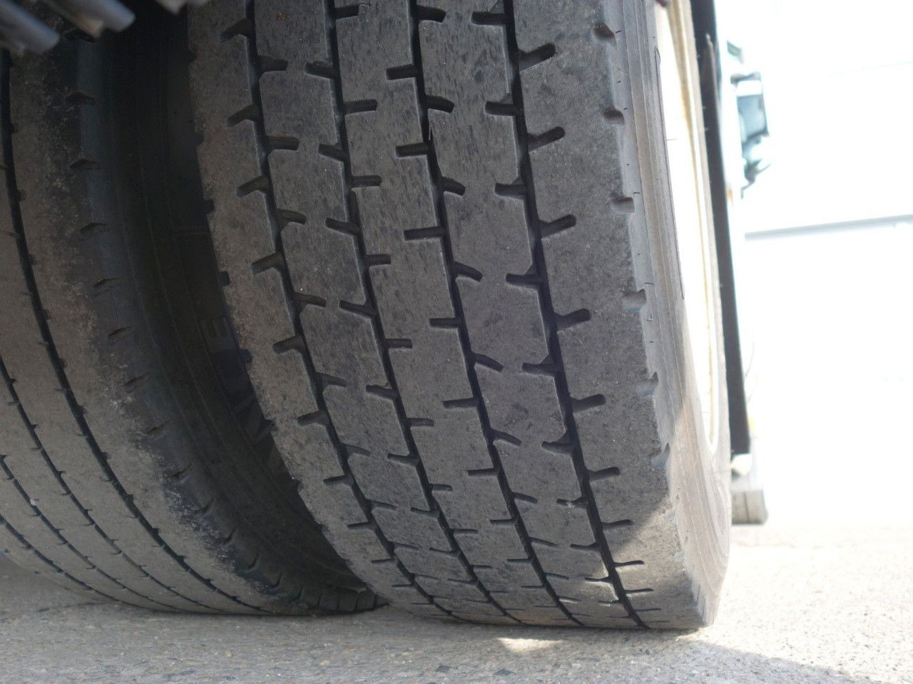 트랙터 유닛 Mercedes-Benz 1845 Lsnrl, Giga Space : 사진 7