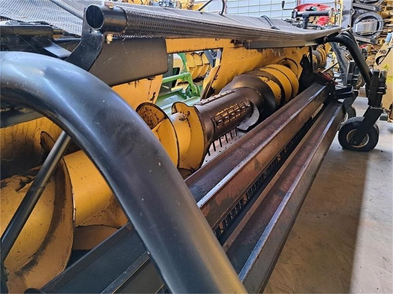 New Holland 283 Header - 건초 및 목초 장비 : 사진 2 New Holland 283 Header - 건초 및 목초 장비 : 사진 2