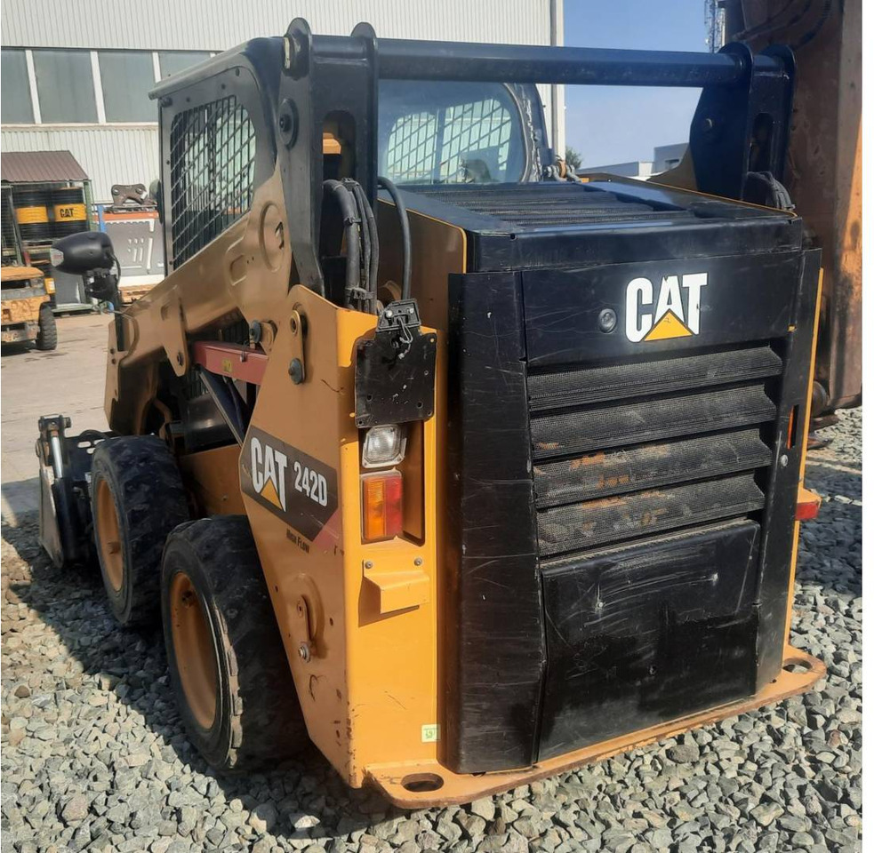 CAT 242D - 스키드 스티어 로더 : 사진 4 CAT 242D - 스키드 스티어 로더 : 사진 4
