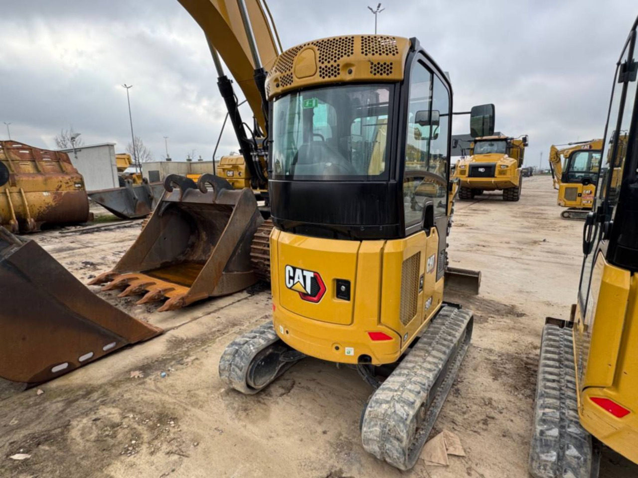 CAT 302CR - 크롤러 굴삭기 : 사진 3 CAT 302CR - 크롤러 굴삭기 : 사진 3