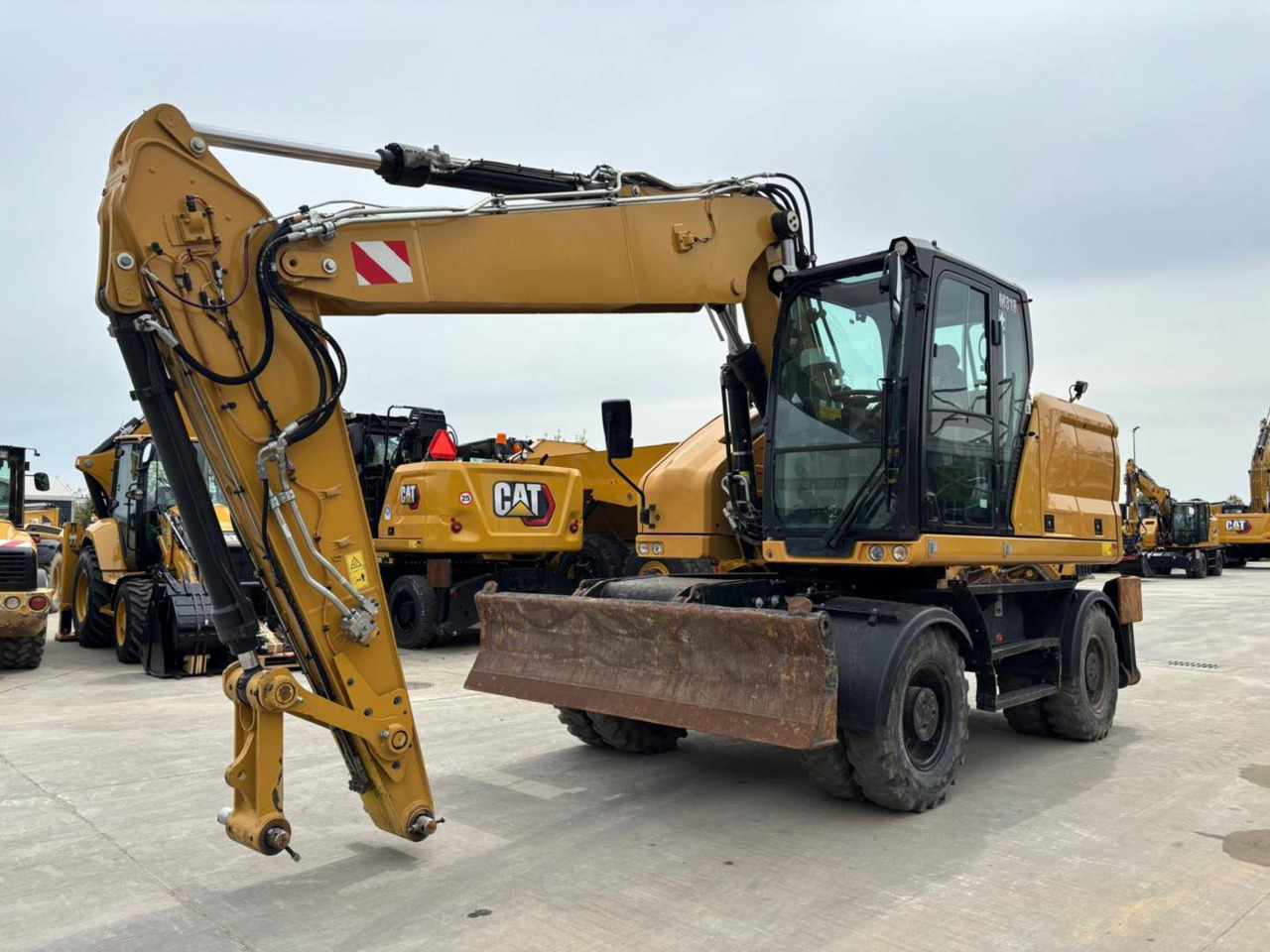 CAT M318 - 휠 굴삭기 : 사진 2 CAT M318 - 휠 굴삭기 : 사진 2