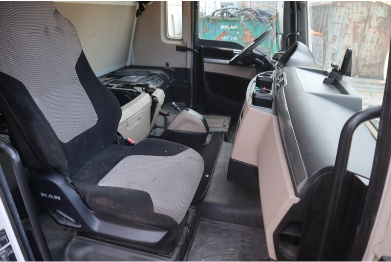 MAN F99L47 TGX EURO6 81.60000-7919 - 운전실 및 내부 트럭 용 : 사진 5 MAN F99L47 TGX EURO6 81.60000-7919 - 운전실 및 내부 트럭 용 : 사진 5